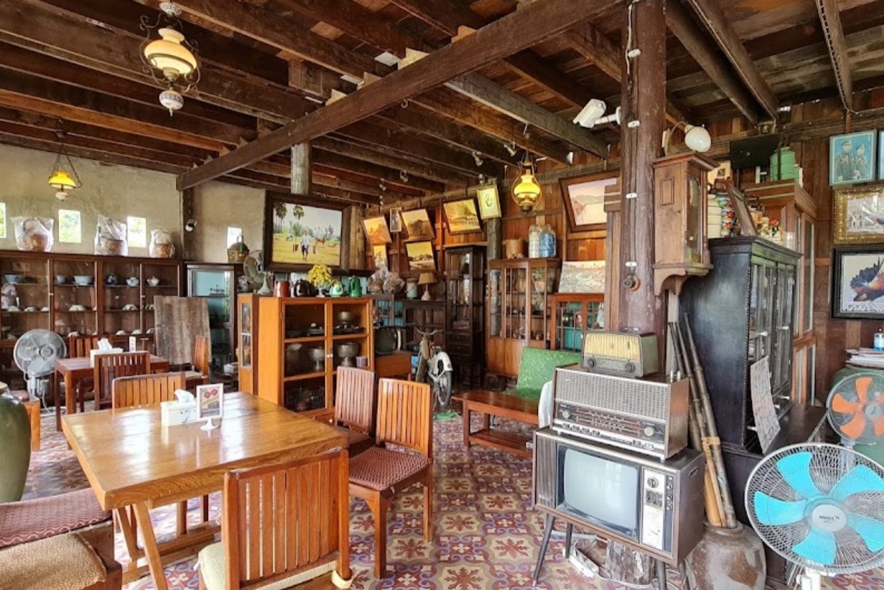 Century-Old-Coffee-House2