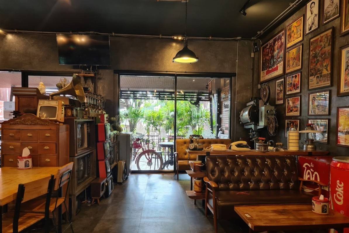 Damnoen-Saduak-Cafe-Amnat-Charoen-1