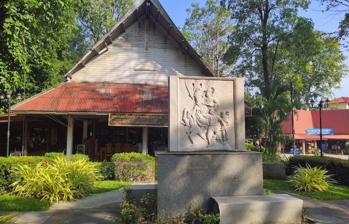 King-Taksin-the-Great-Memorial-Shrine-4