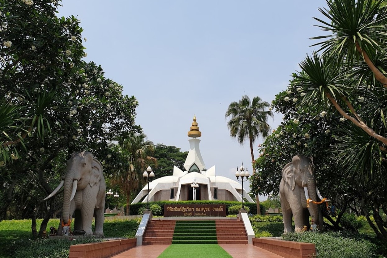 Luang-Pu-Khao-Analyo-Wax-Museum-1