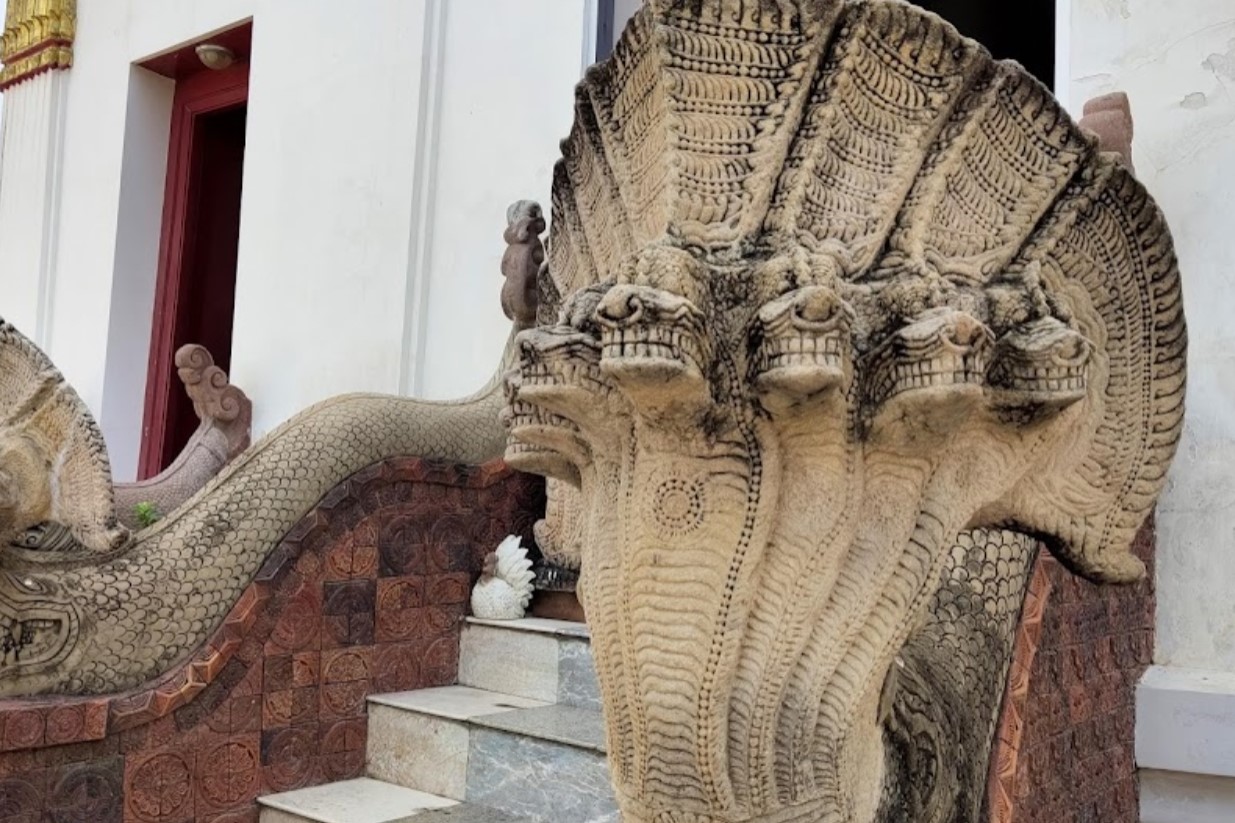 Wat-Bueng-3
