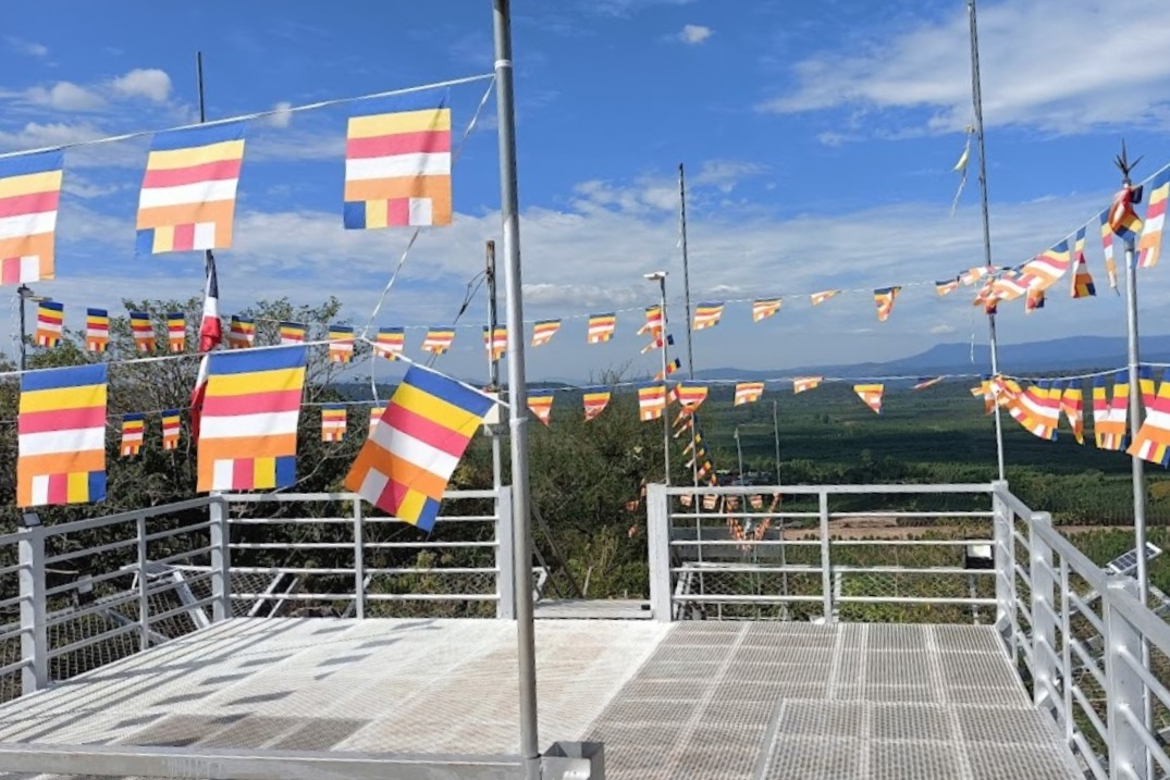 Wat-Khao-Singto-Skywalk1